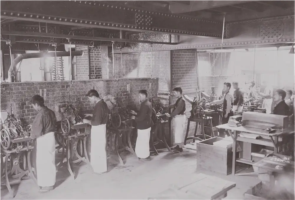 秀英舎の活字鋳造工場（1907年頃の製文堂。東京・銀座）