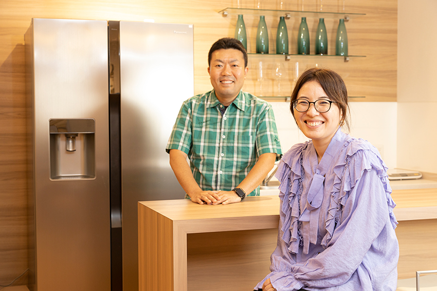 パナソニック株式会社 くらしアプライアンス社 人事センター冷蔵庫・食洗機人事部　チメドドルジ・ツェルメグさま（右）酒井裕介さま（左）