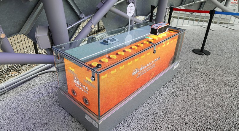 万博会場内　東ゲート北停留所のLEDビジョン　コンテンツ例