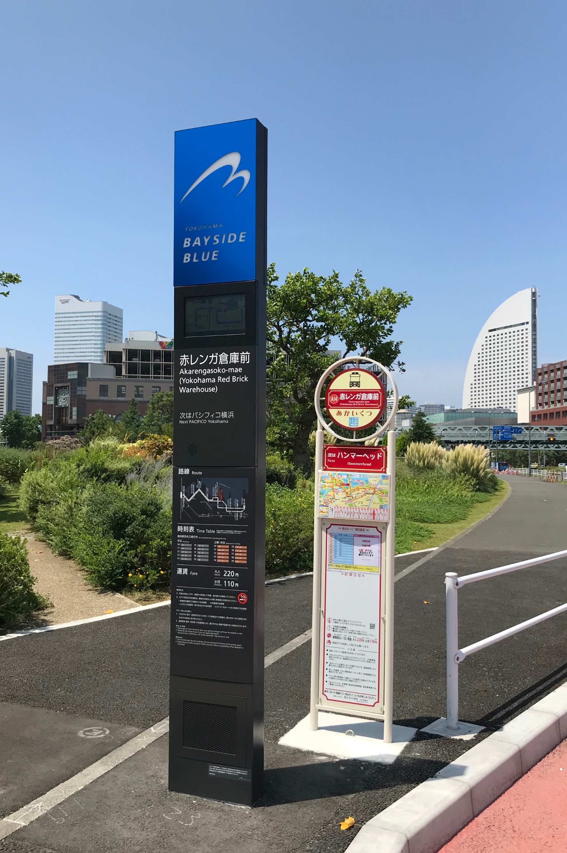 連節バス　標柱型バス停サイネージ　外観