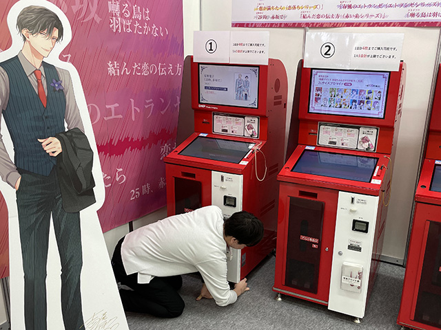 ブースの最終チェックの様子の画像