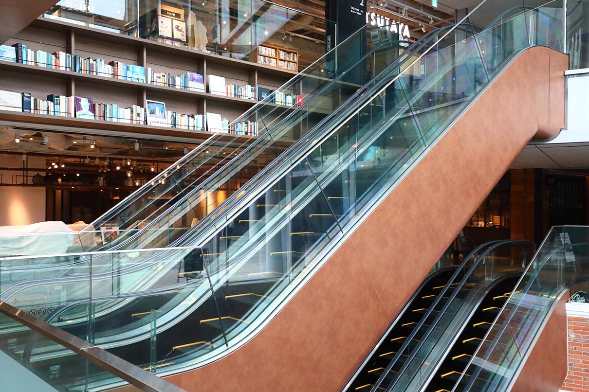 エスカレーターデザインが空間価値を高める！　 重要性やポイント、事例を紹介
