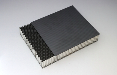 CFRP/アルミハニカム/CFRP サンドイッチパネルの接着 全体