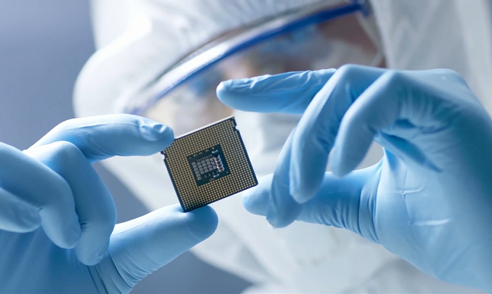 高性能な半導体には、より微細な回路形成が必要になります