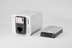 DNP券面プリントシステム フラットベッド型の製品イメージ