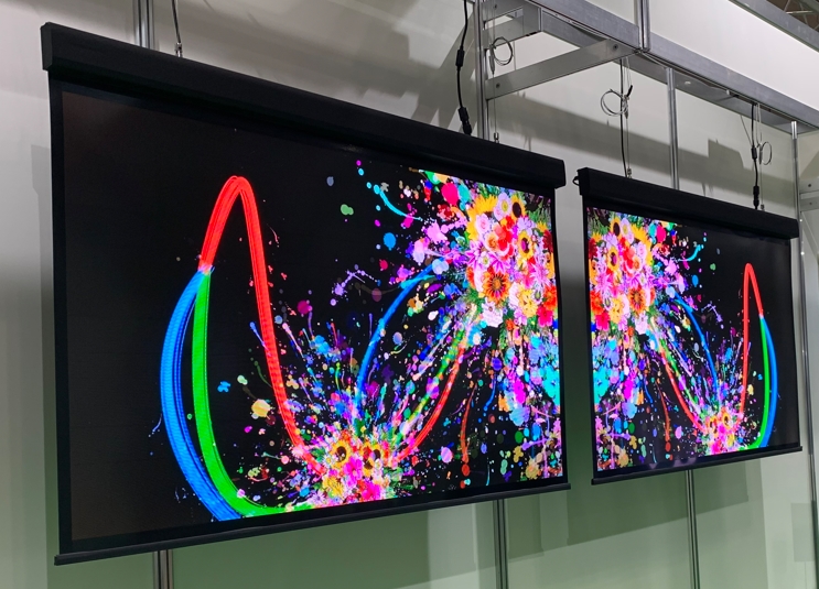 薄型LEDディスプレイの外観