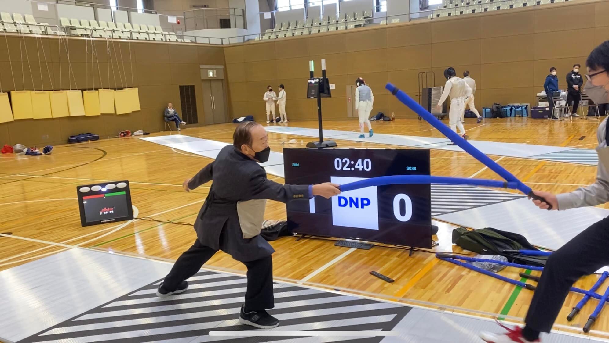 スマートフェンシング対戦中の写真